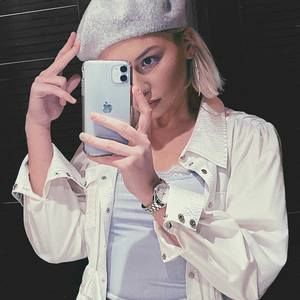 Meet your Posher, Теодора